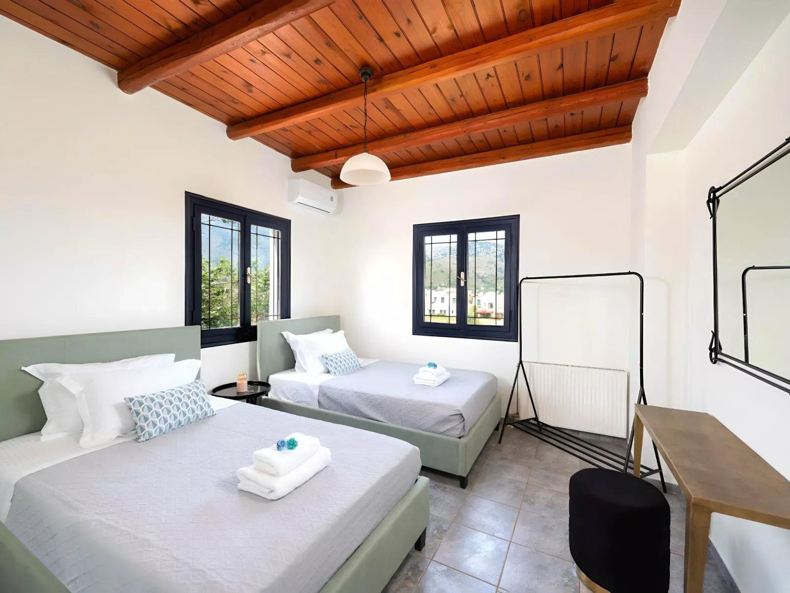 Grey Grand Villa Privater Pool-Binnen