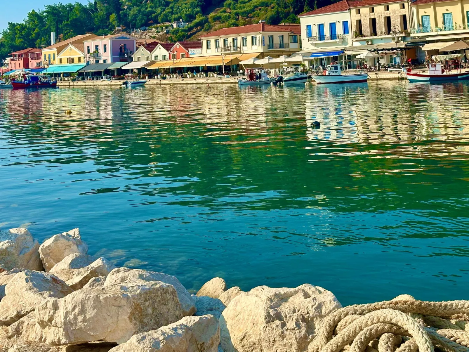 Familienrückzug mit Meerblick in den Genari Apartments-Image-tags.info
