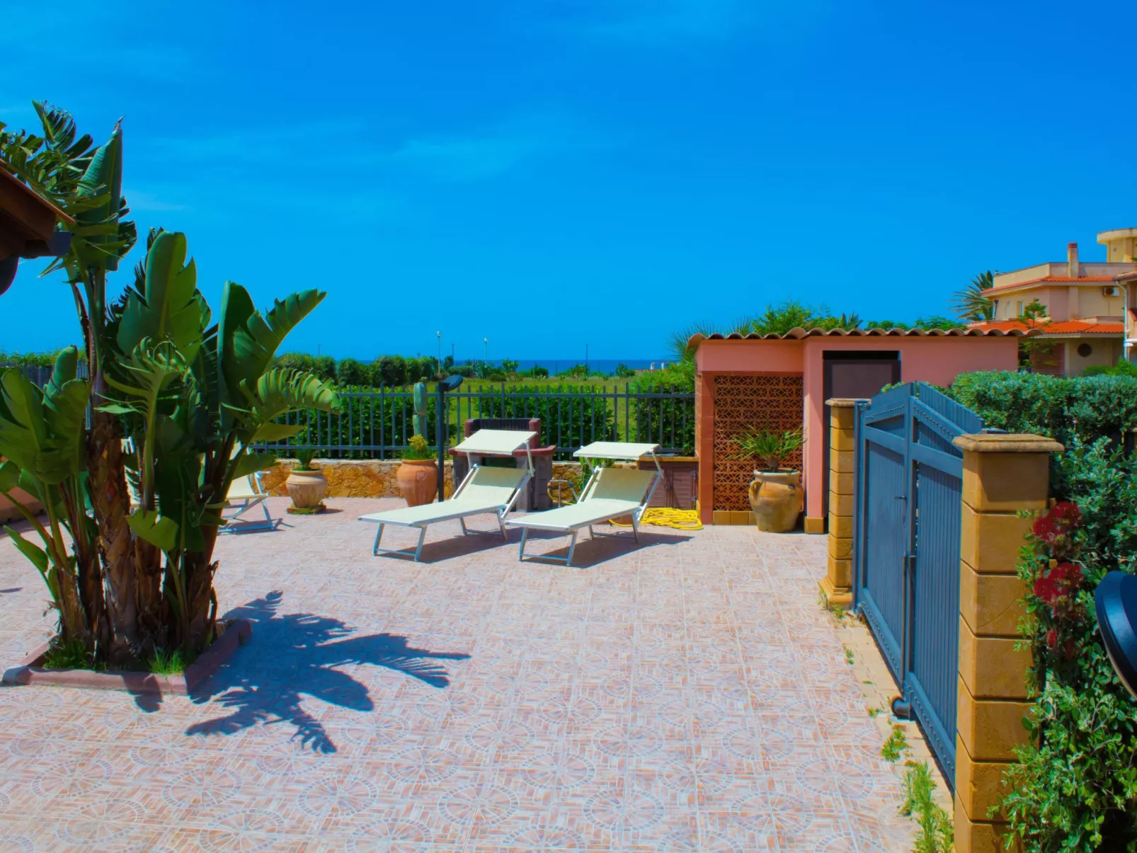 Villa mit Wasserblick-Buiten