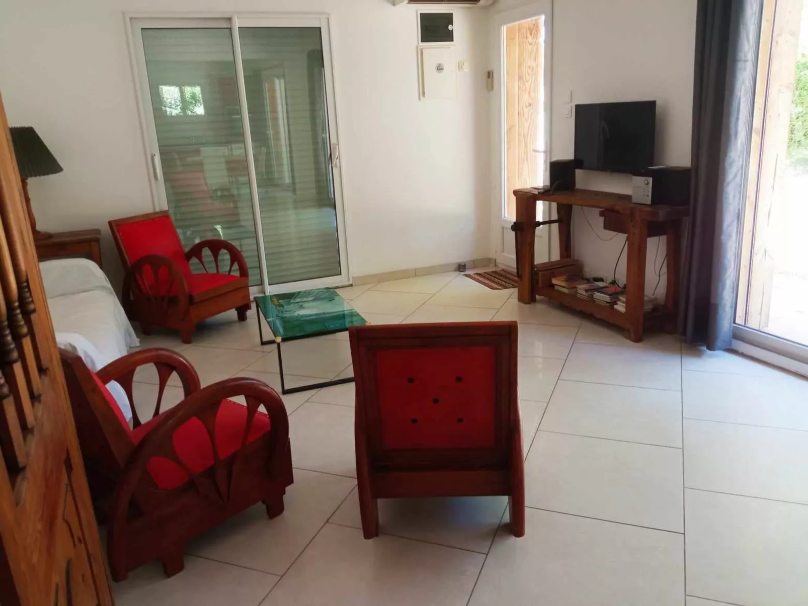 La petite maison sous les pinins-innenpool-Binnen