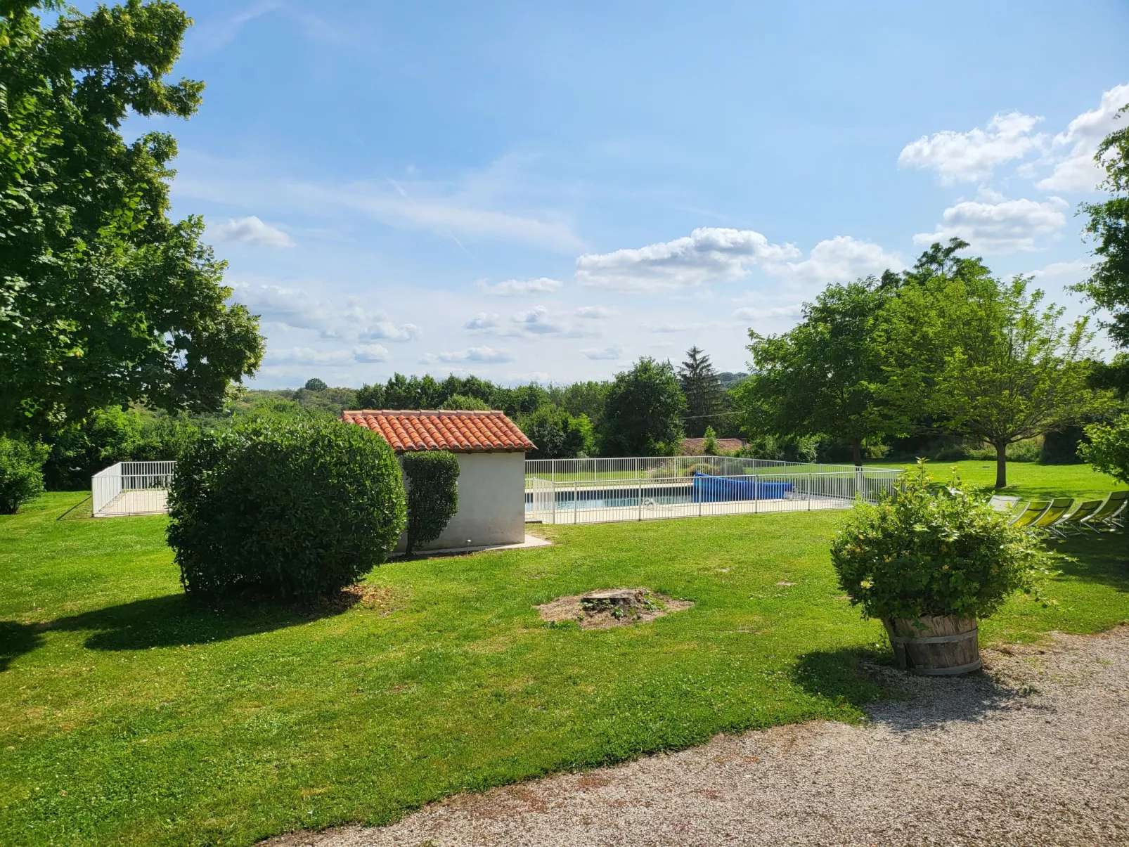 Domaine des Prairies de Latry-Buiten