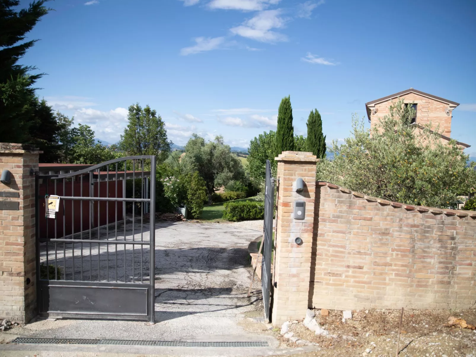 Villa Gelso mit Pool, Sauna und atemberaubender Aussicht-Buiten