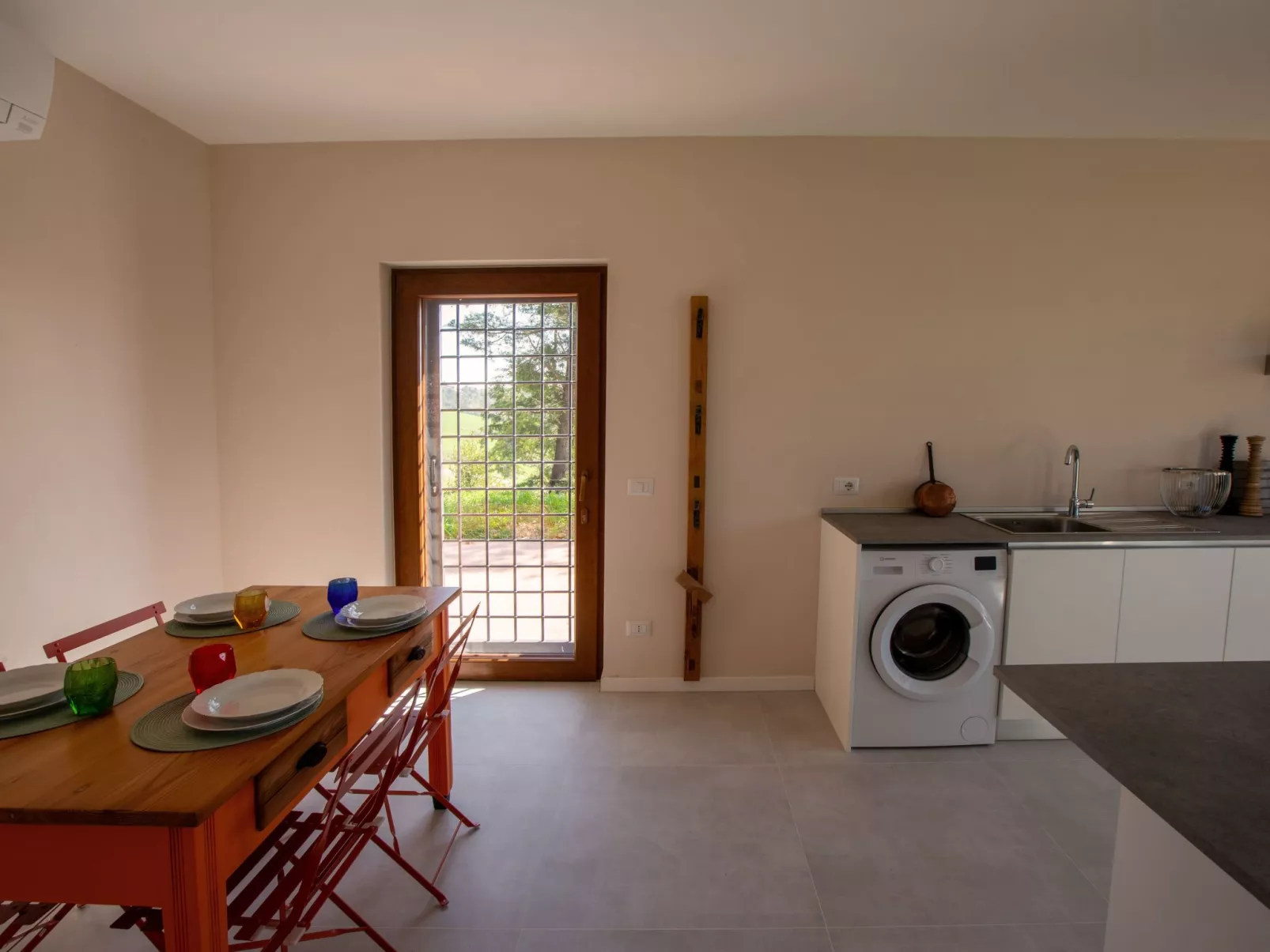 Neue Wohnung mit 2 Zimmern, Veranda und Pool-Binnen