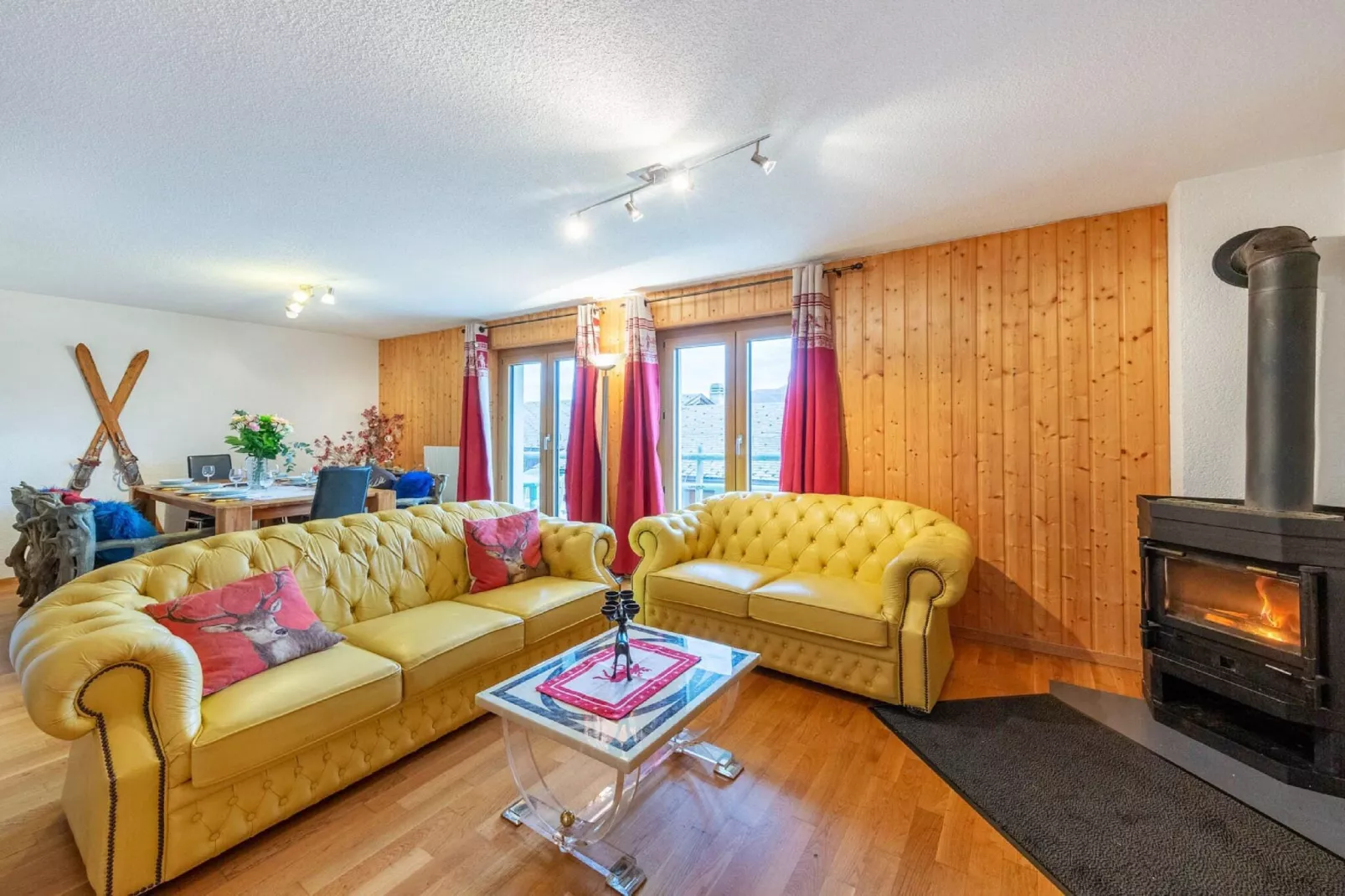 Chalet Arnica-Woonkamer