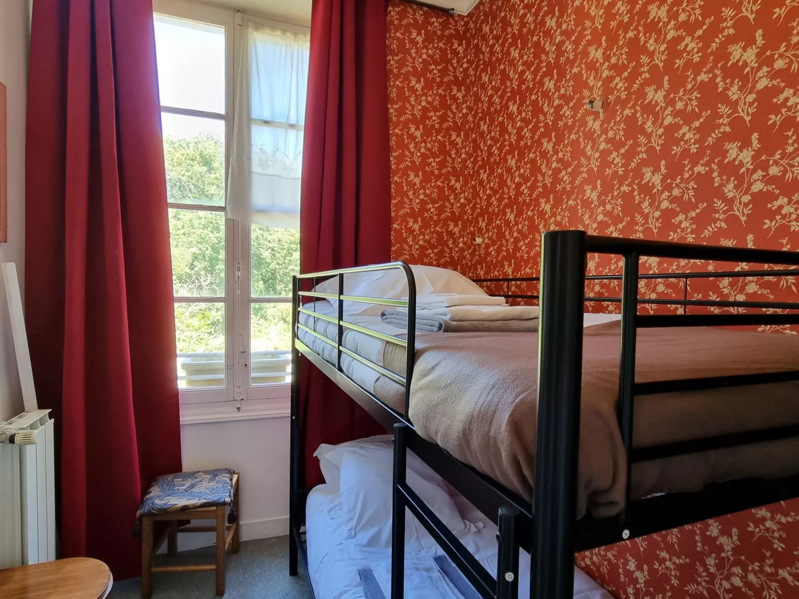 8-Zimmer-Schloss mit Pool und eigenem Park-Image-tags.info