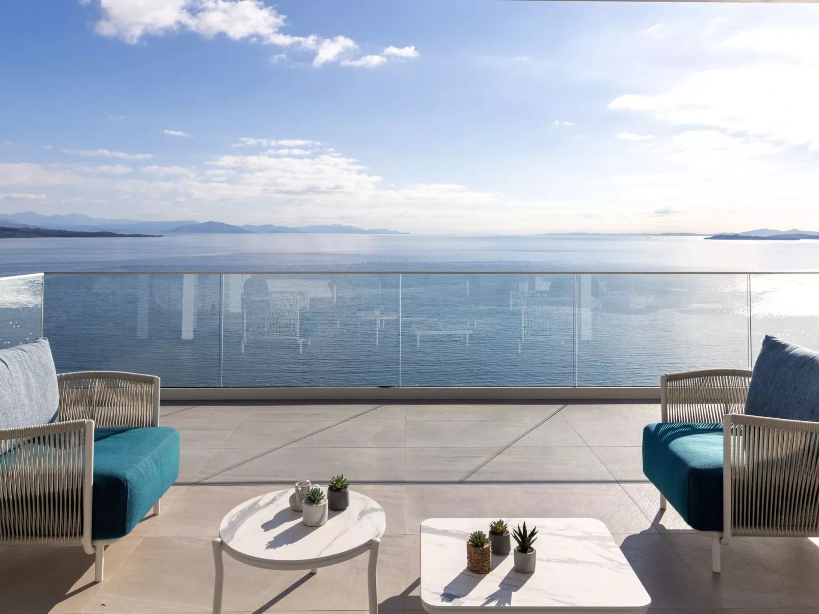 Luxuriöses Apartment mit zwei Schlafzimmern und Meerblick-Binnen