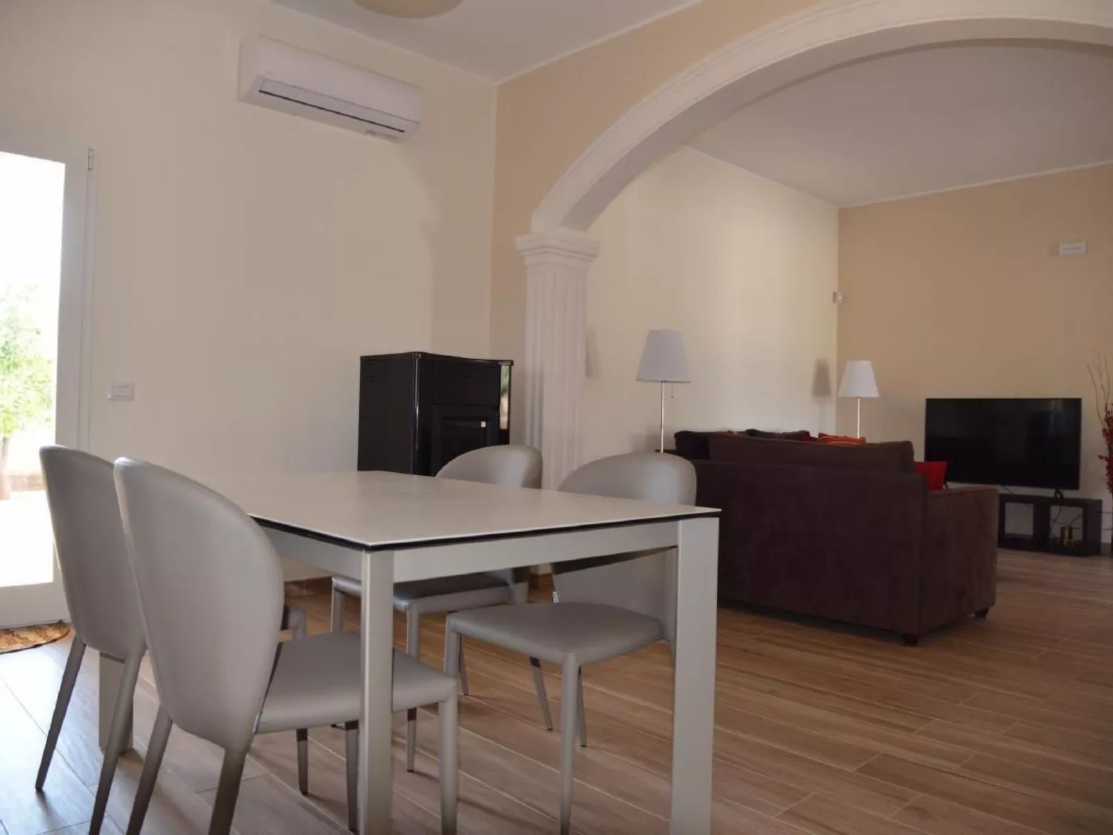 Villa mit privatem Pool-Binnen