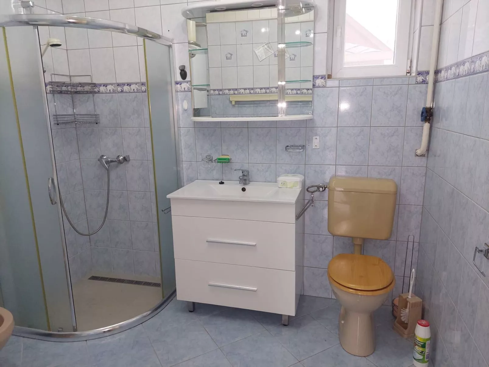 Schönes Ferienhaus mit sehr großem Pool-Image-tags.info