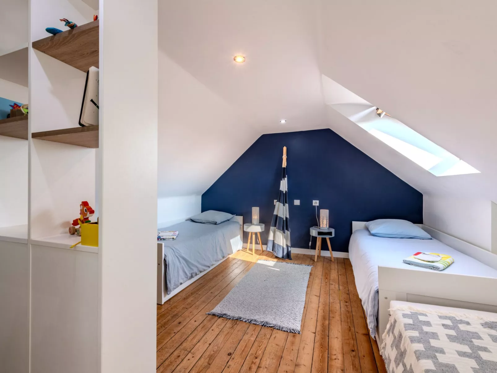 Landgut "Villa Léànie" mit Innenpool-Binnen