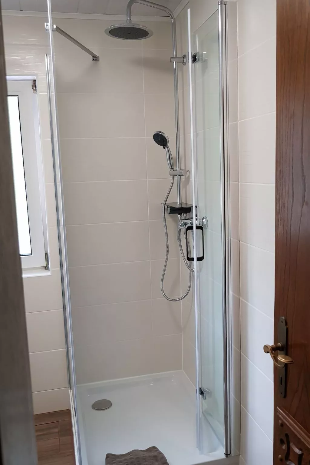 Geräumige Wohnung mit zwei Schlafzimmern und Balkon-Image-tags.info