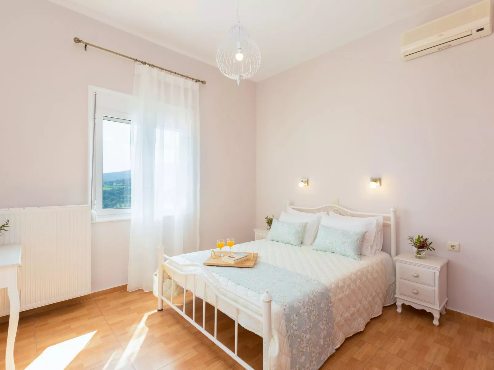 Familienvilla mit Pool, Garten, Spielplatz und BBQ-Binnen