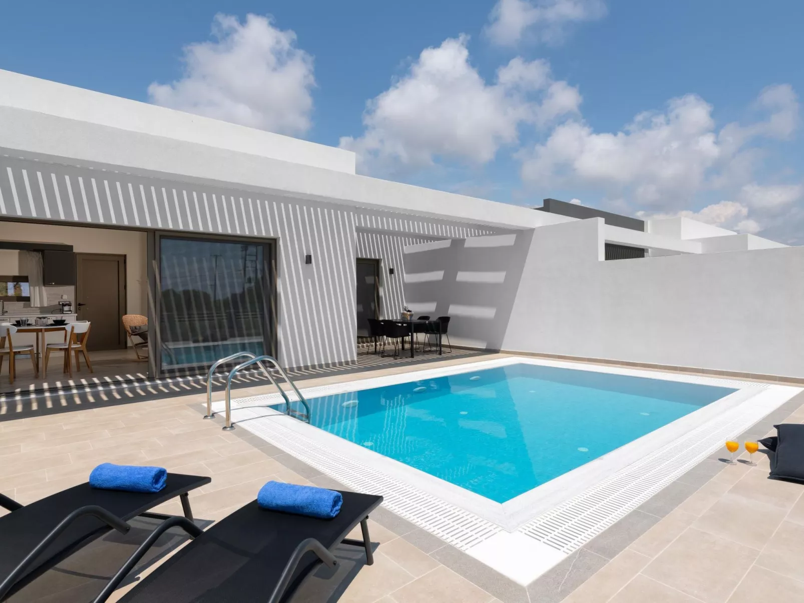 Schöne Feriensuite Eleni-Buiten