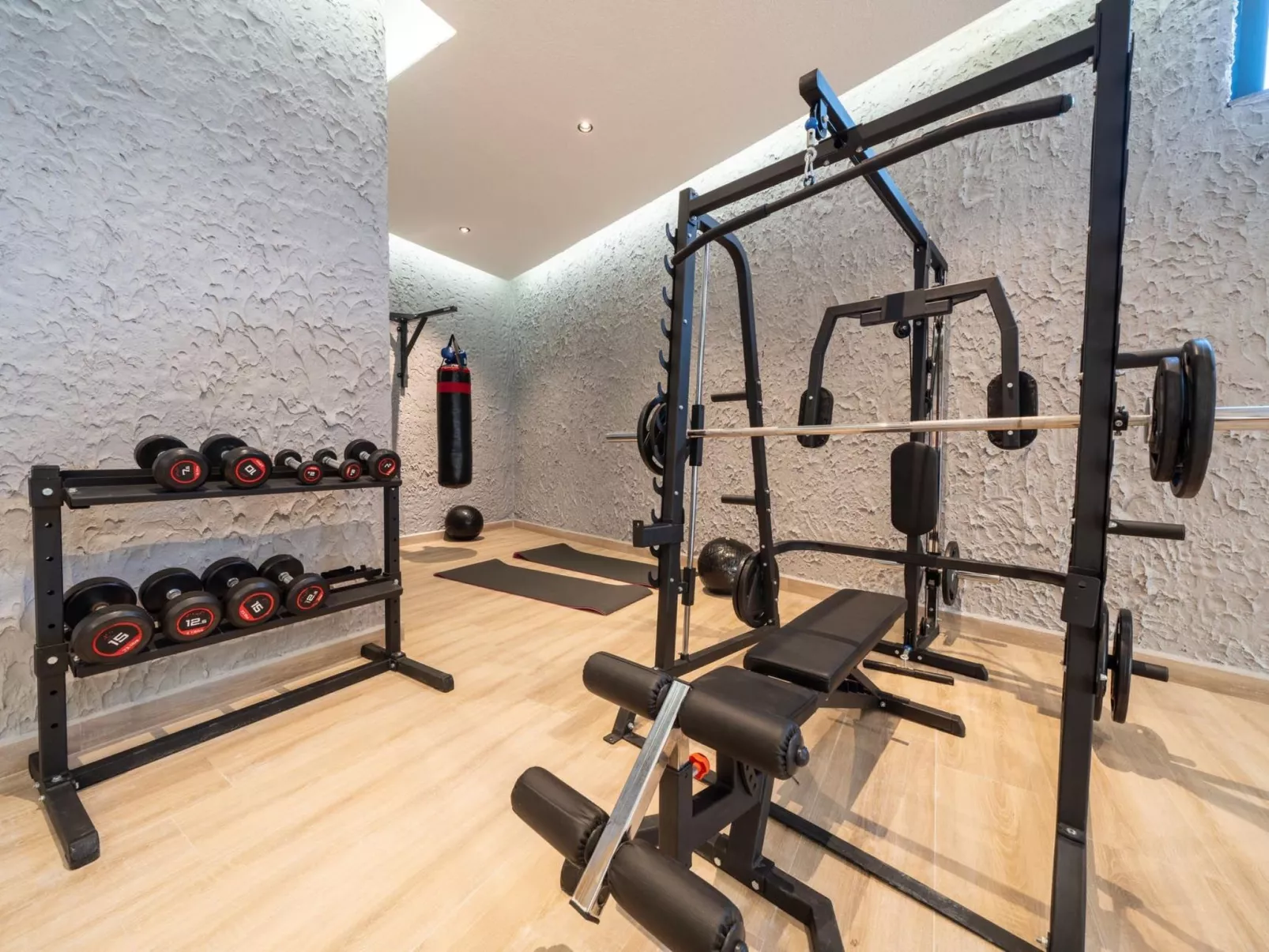 Designvilla mit Pool und spektakulärer Aussicht-Binnen