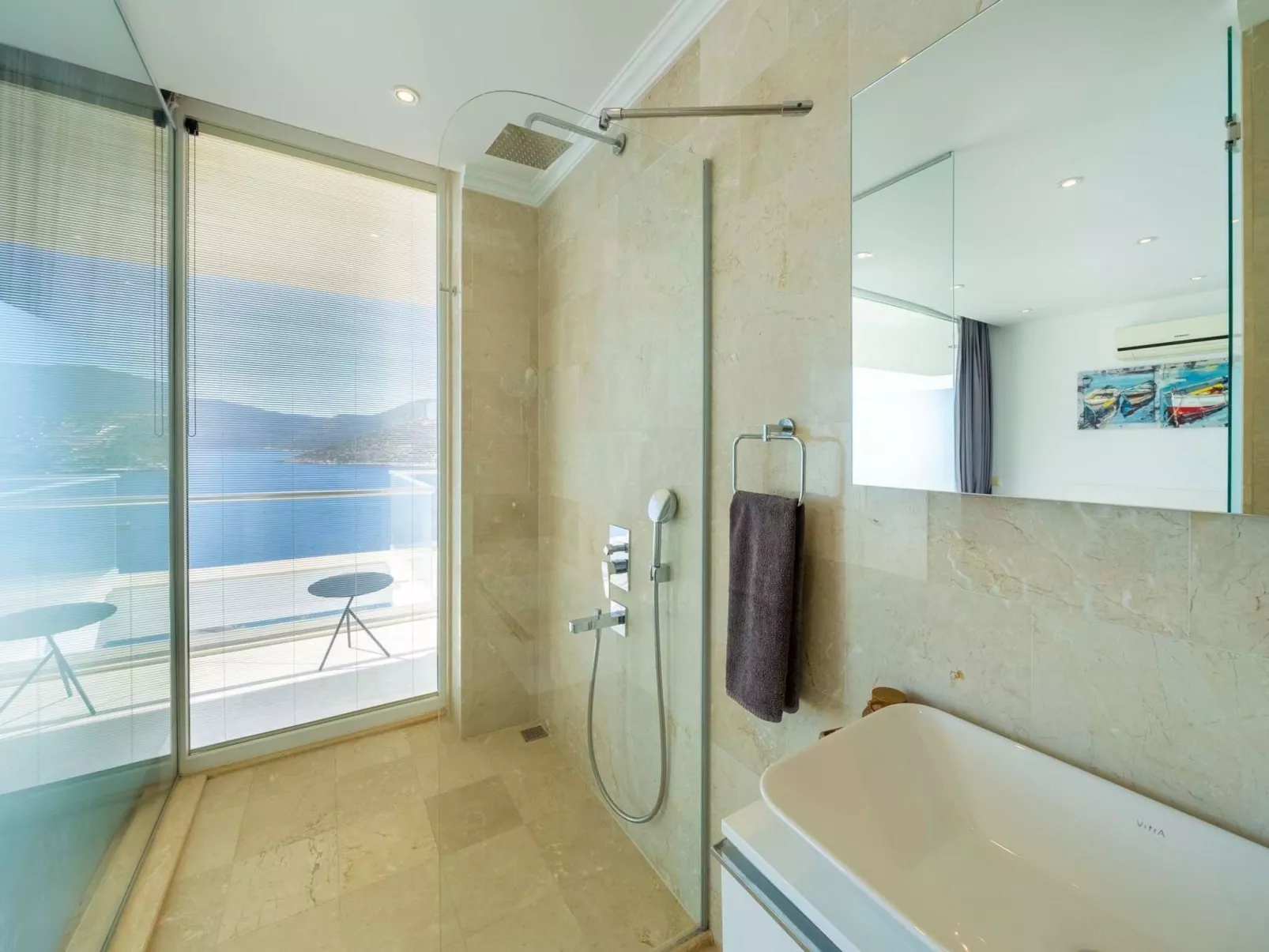 Große Villa direkt am Meer mit Infinitypool-Binnen