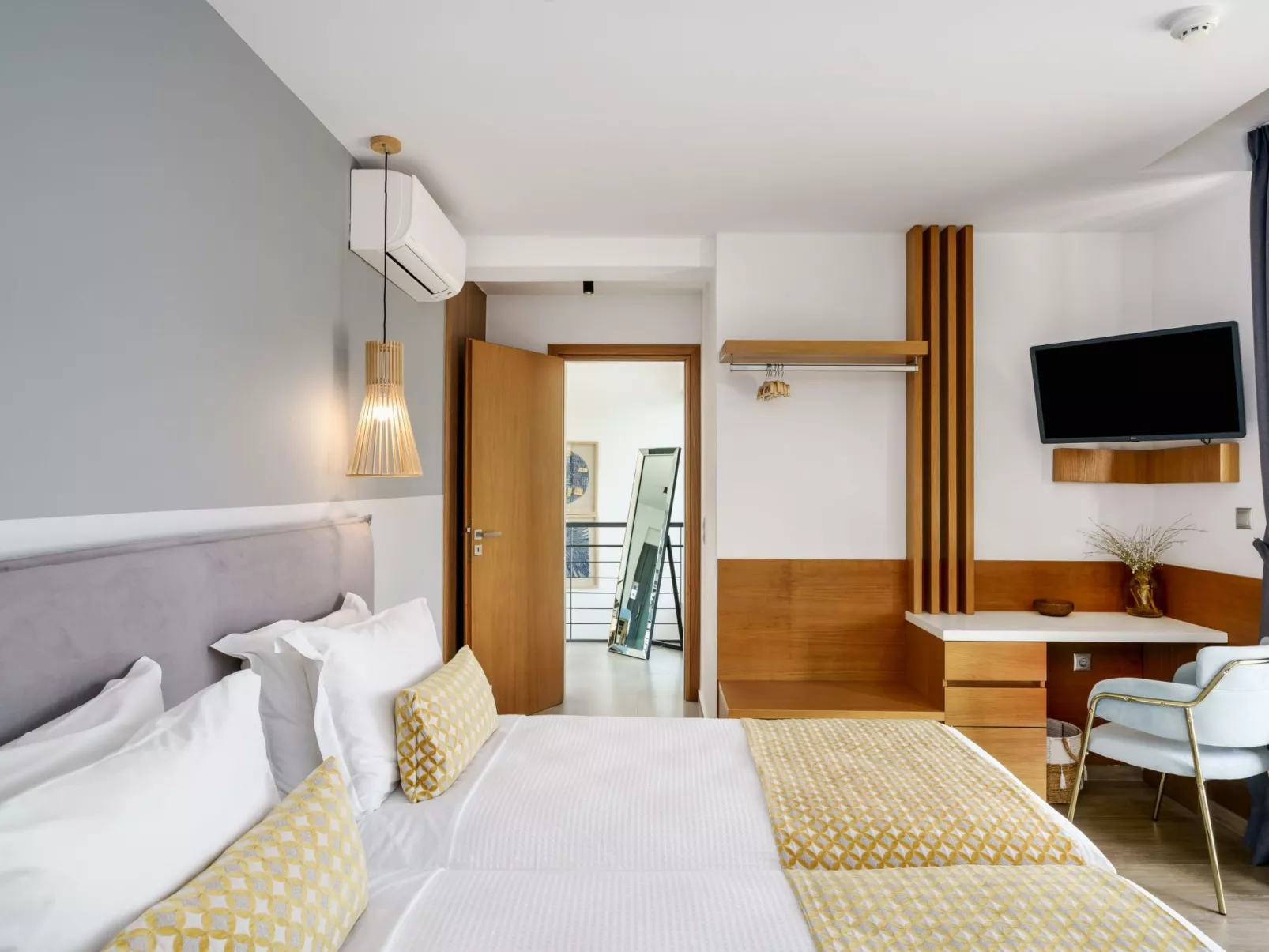 Lux-Villa mit Innen- und Außenpool, BBQ und Fitnessraum-Binnen