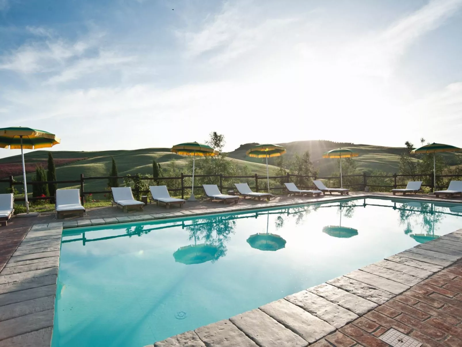 Biancospino' Wohnung mit Schwimmbad-Buiten