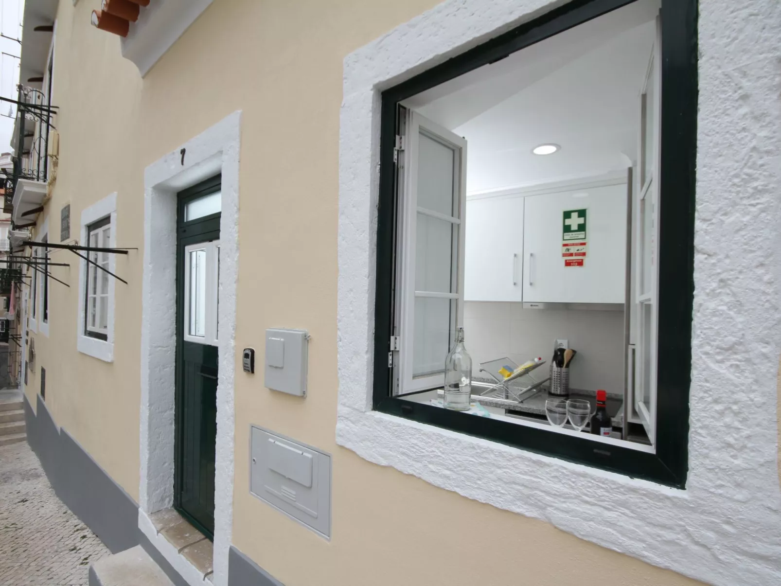 Alfama Right Point, Studio Santo Estevão-Buiten