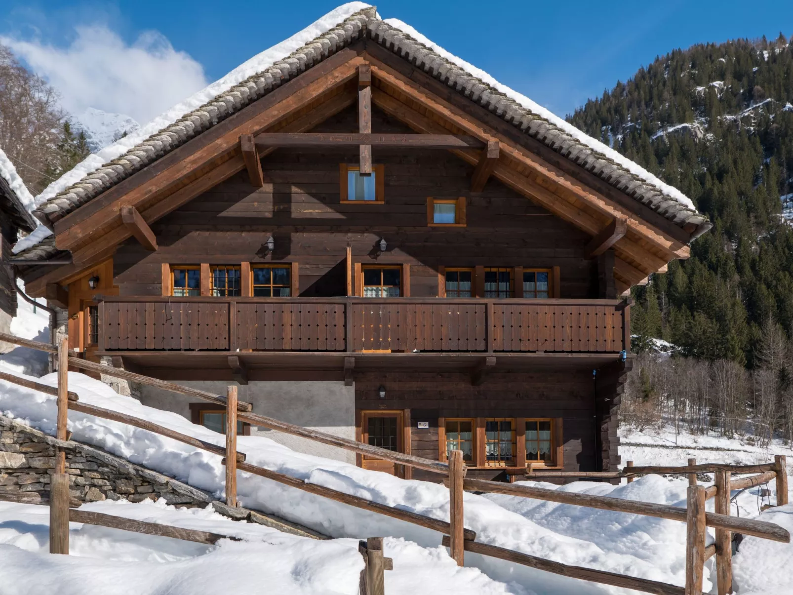 Chalet Borgo Walser Testa 5 - Buiten
