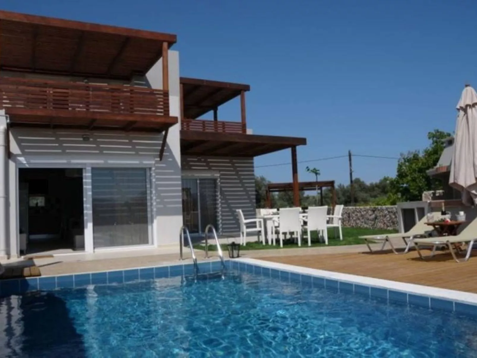Charmantes Ferienhaus in Archangelos mit großem Balkon-Buiten