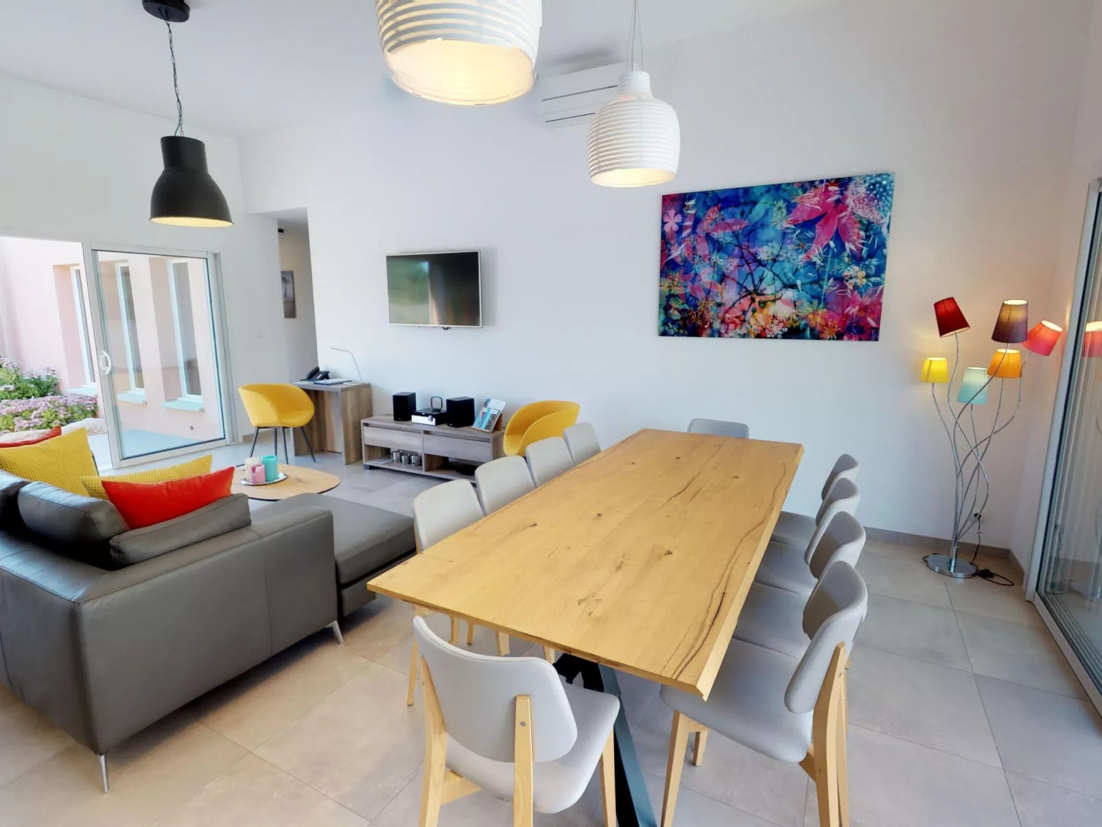 Villa 4 Schlafzimmer, privater Pool Garten und Parkplatz-Binnen