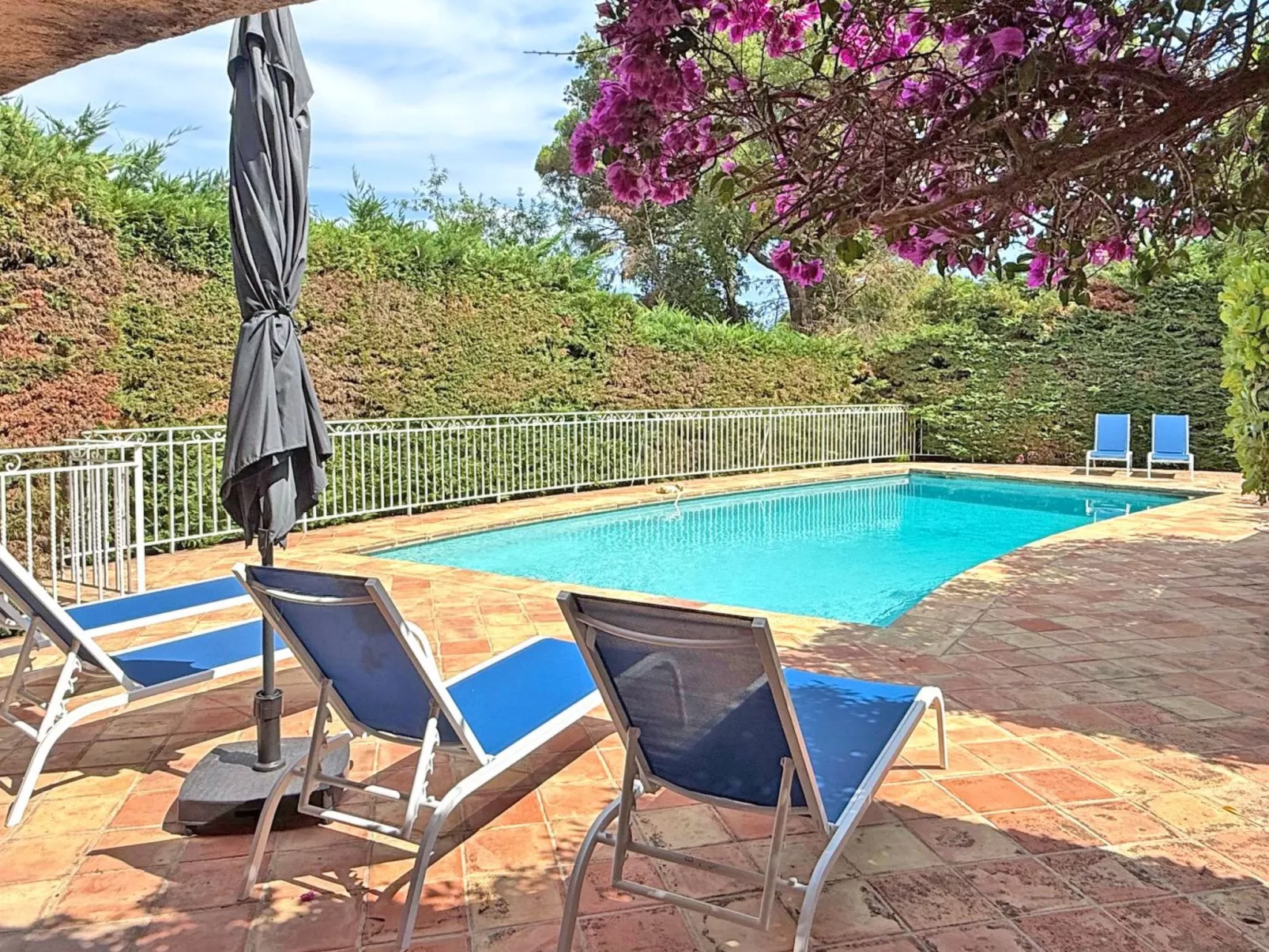 Villa Cavok 6 Pers- Privates Schwimmbad - WiFi-Buiten