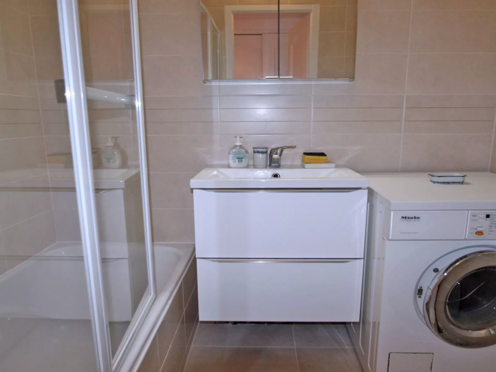 Appt T3 - 4 pers - Climatisation - Piscine-Binnen