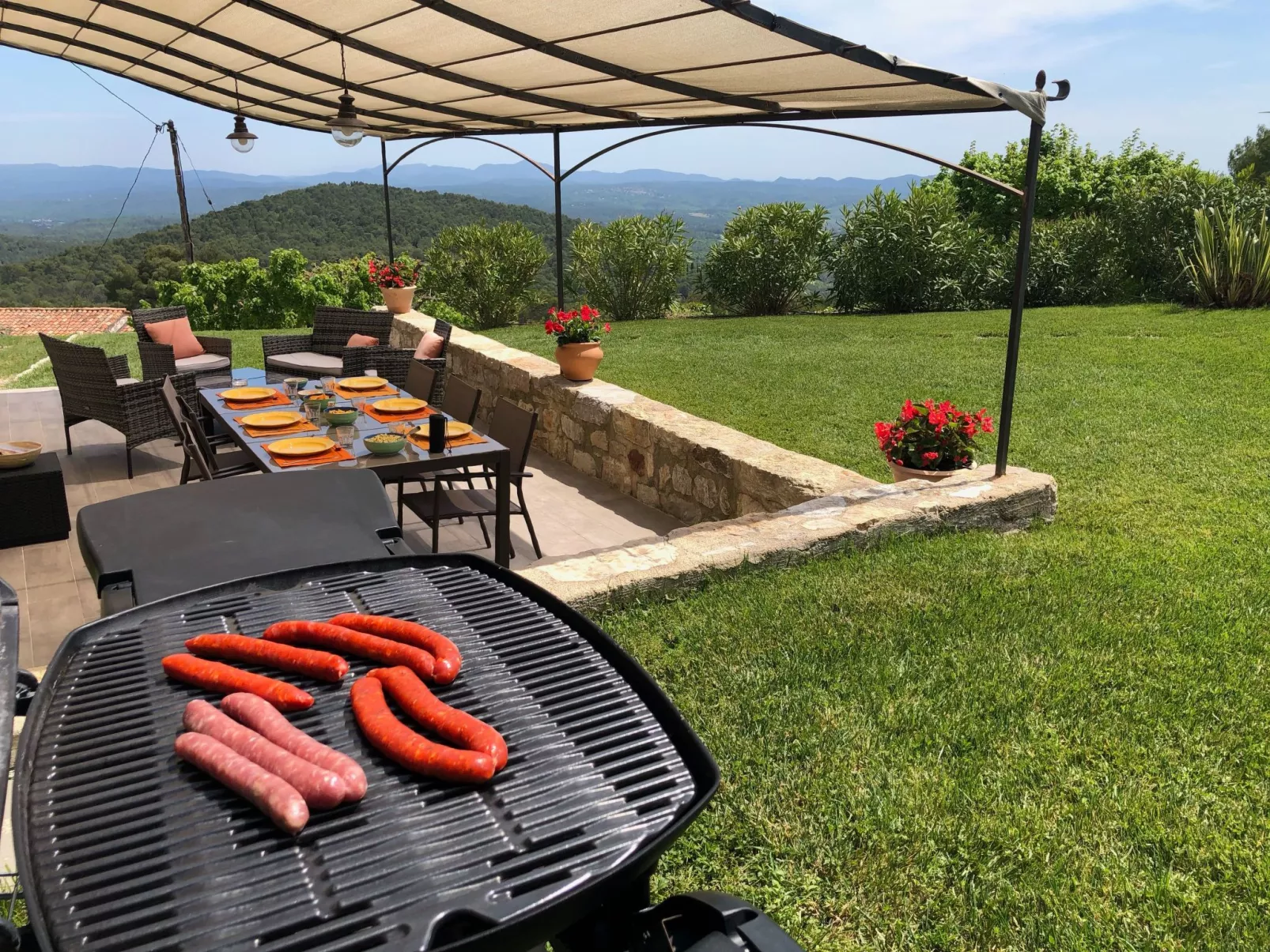 "Meline" mit Aussicht-Buiten