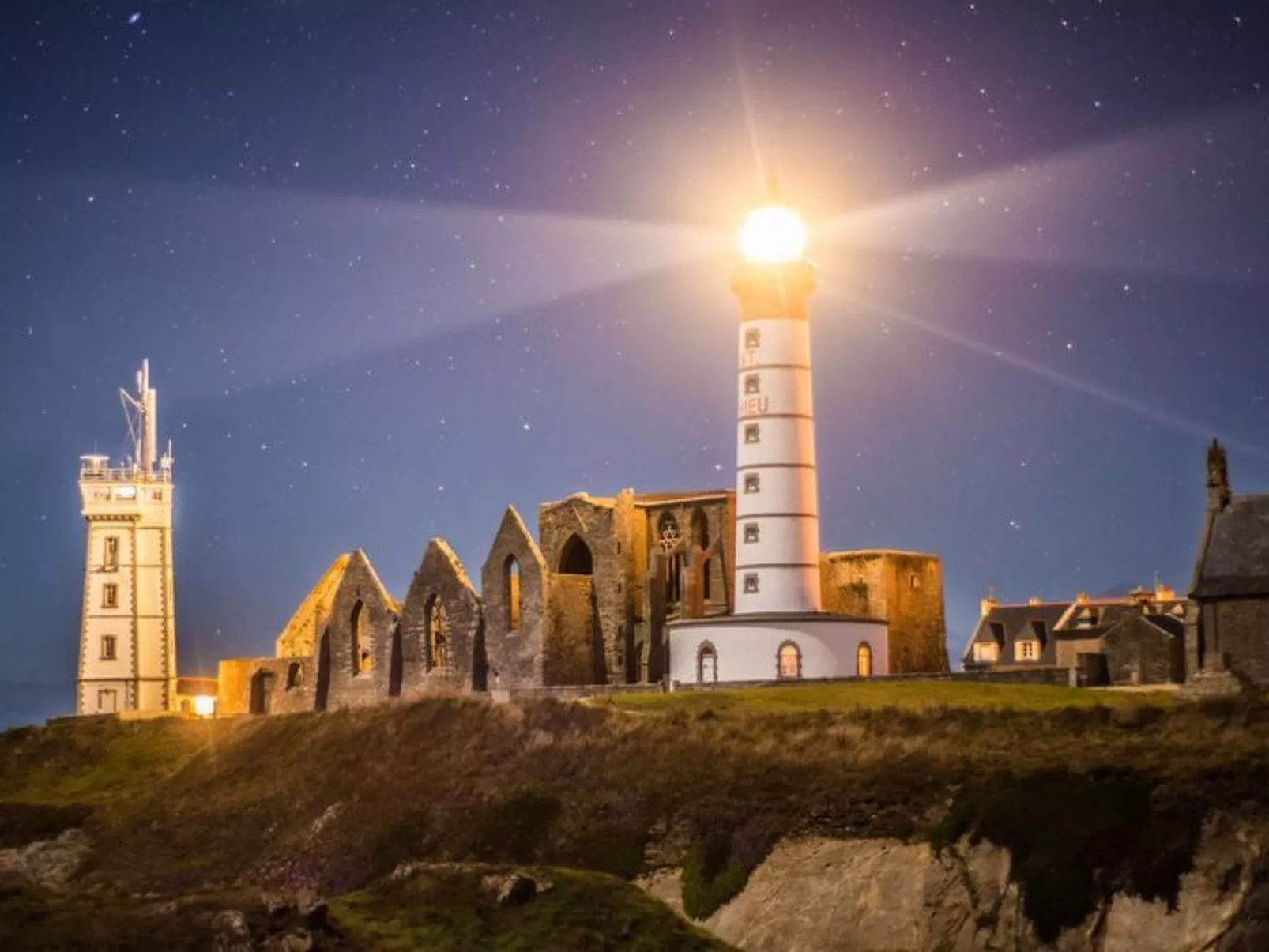 Charmantes Haus mit privatem Jacuzzi in der Bretagne-Buiten