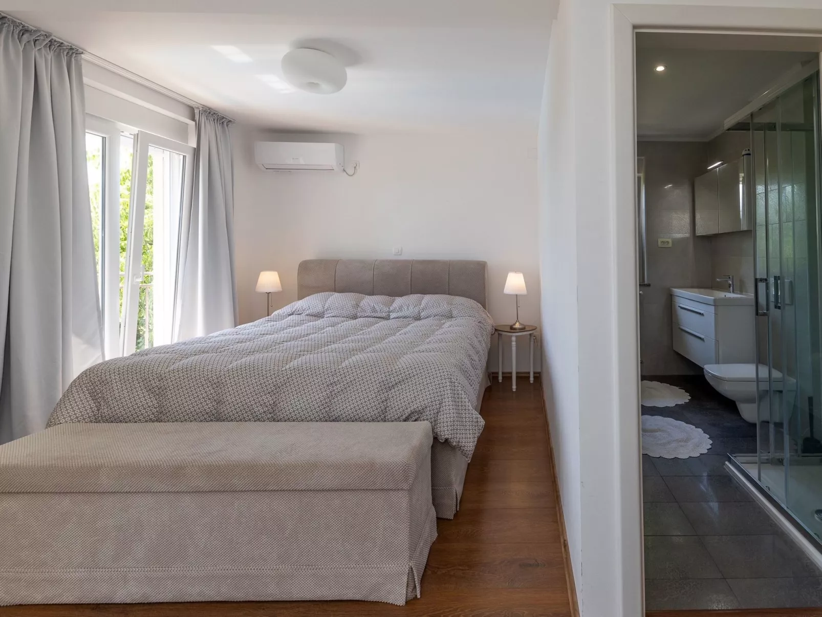 Ferienvilla mit privatem Pool-Binnen