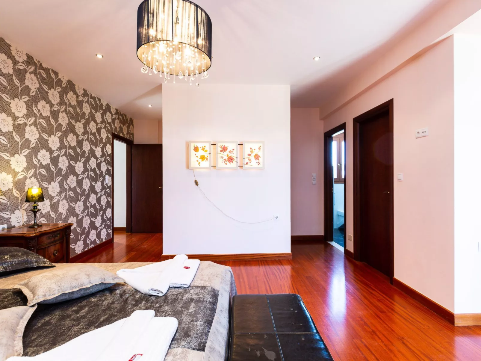 Familienvilla mit privatem Pool, Tischtennisplatte und Fußballtisch-Binnen