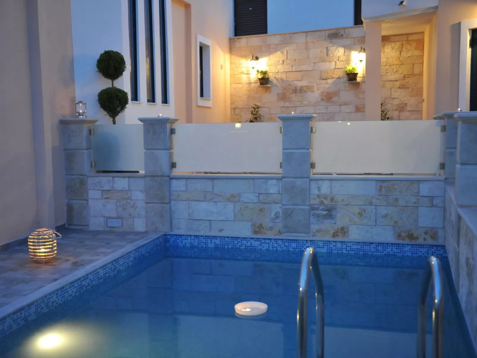 In Panormos mit kleinem Garten,Pool-Image-tags.info