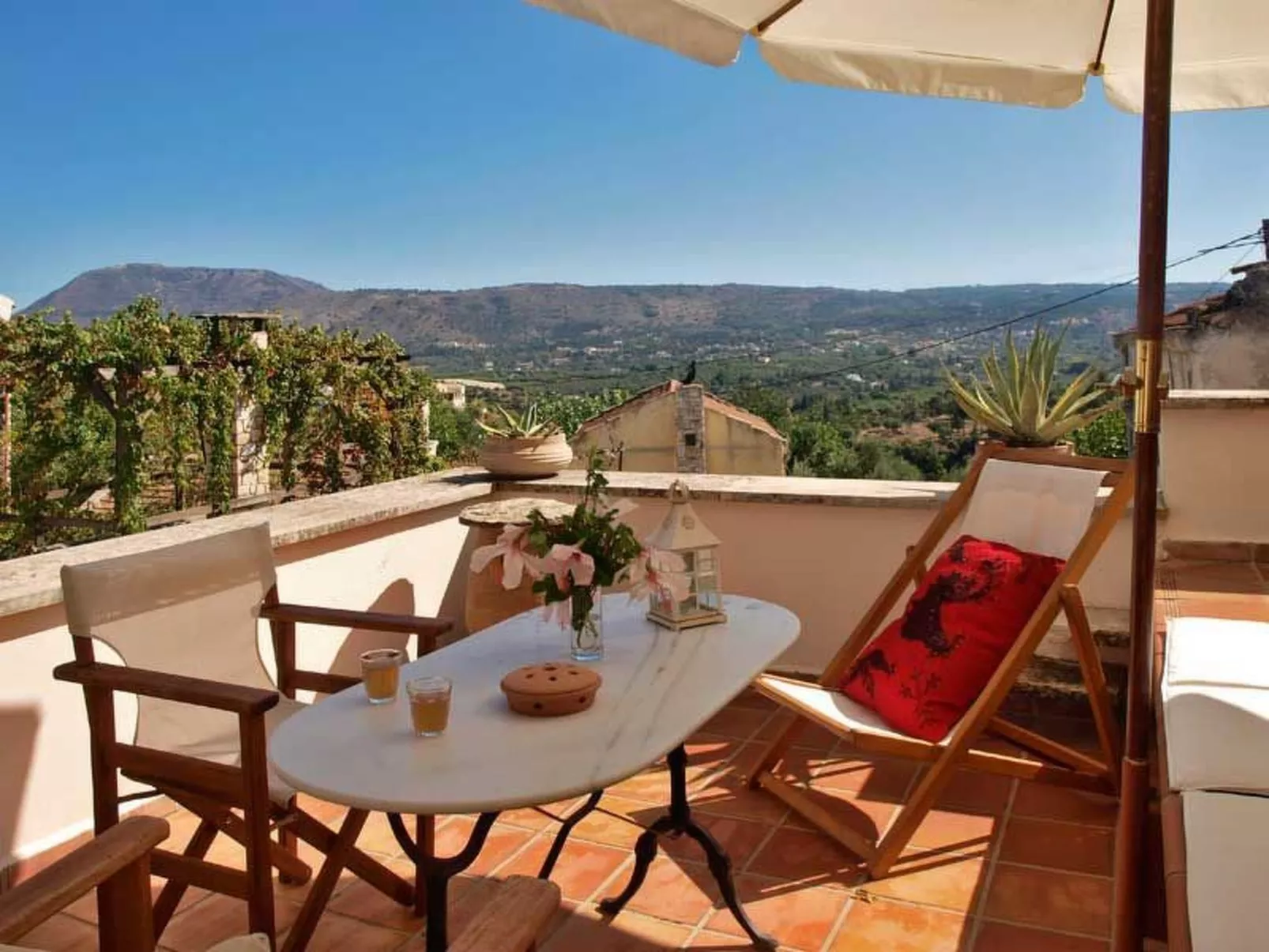 In Douliana mit Großem Balkon-Buiten