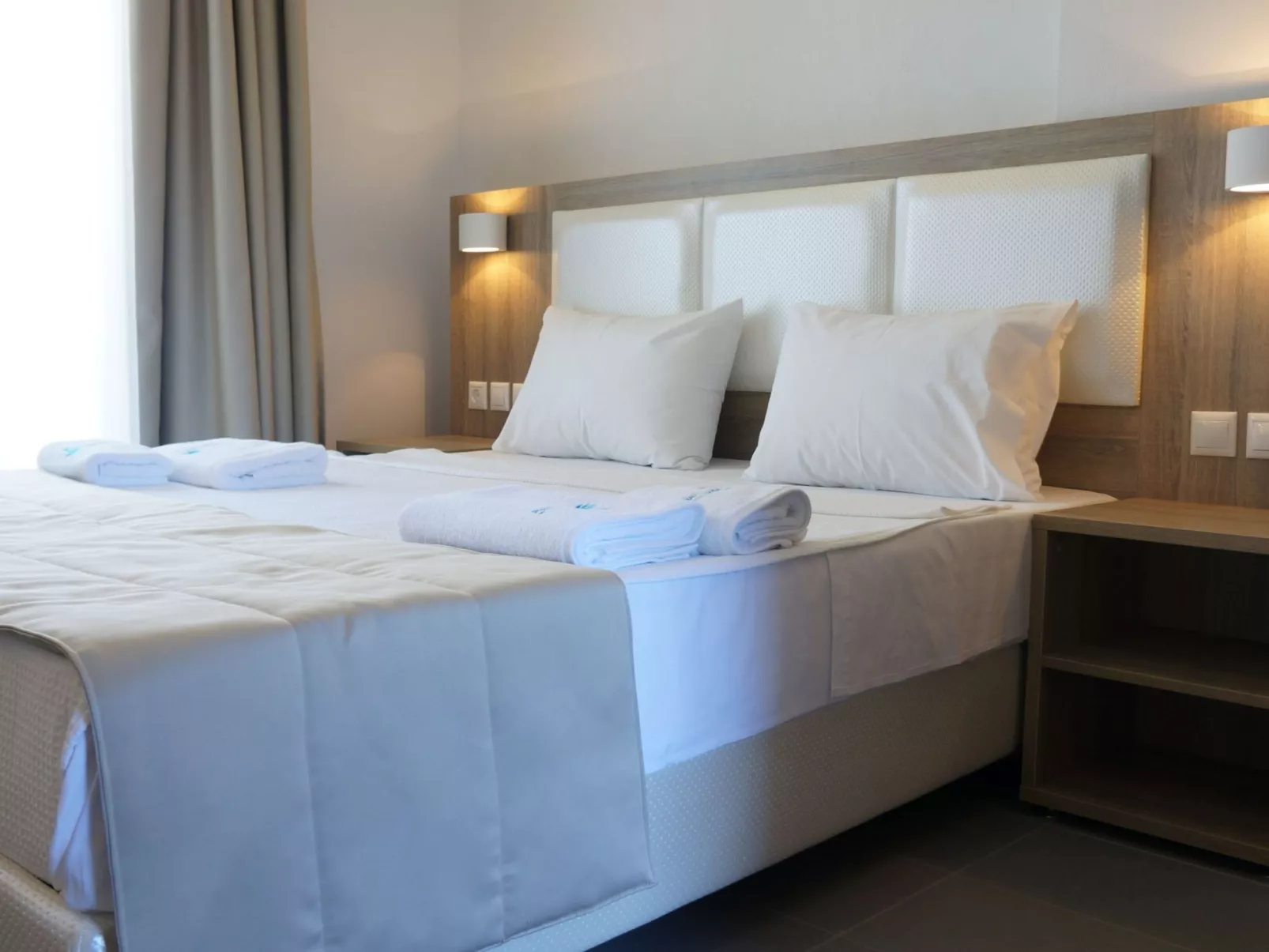 Finikas Garden Nikit-Binnen