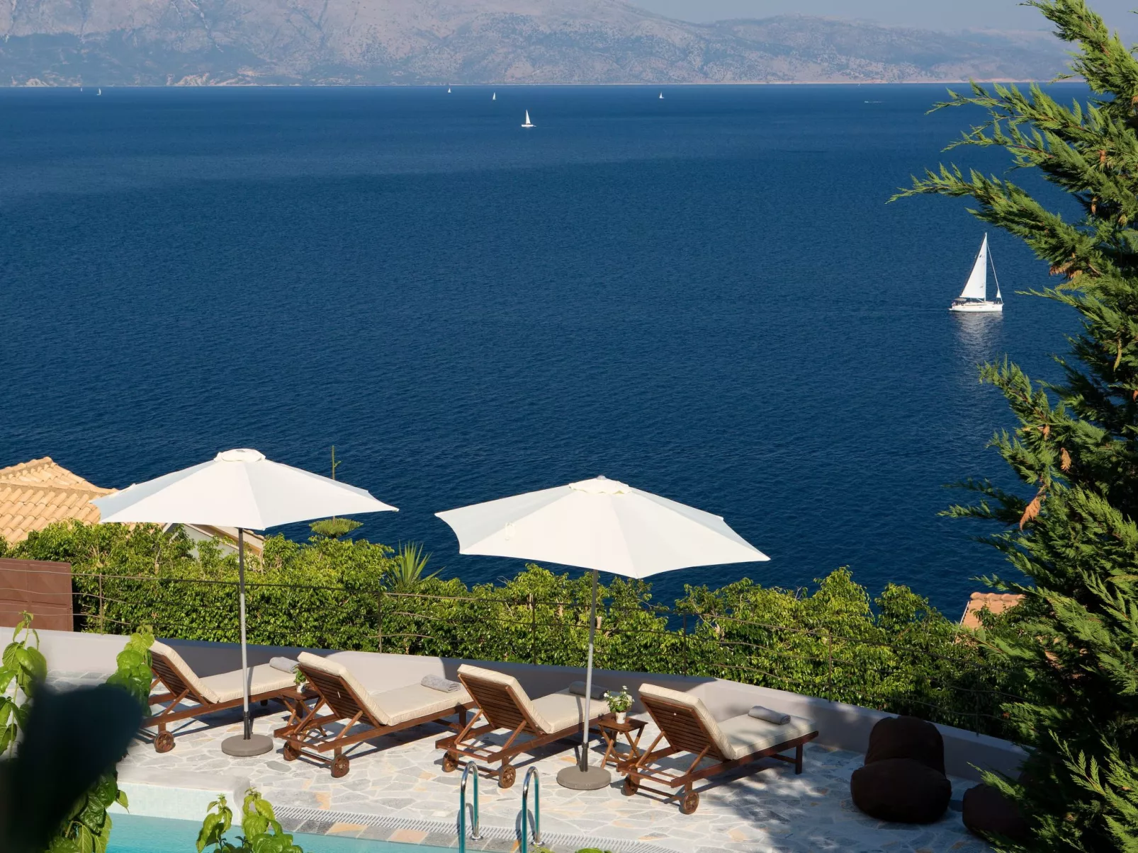 Herrliche Villa mit schönem Pool, Terrasse und Meerblick-Image-tags.info