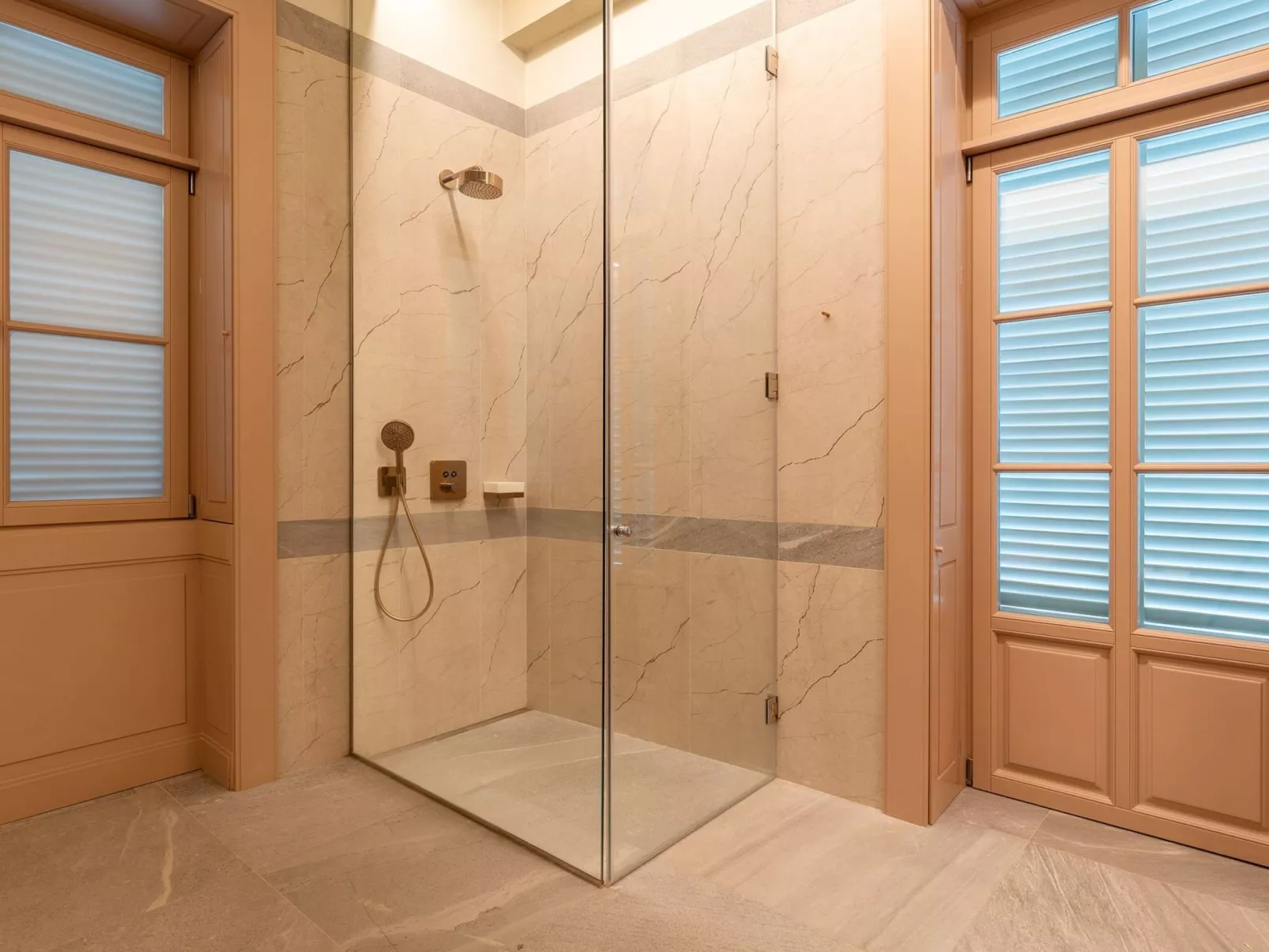 Mit Privatpool für 12 Personen in Sao Goncalo, Madeira-Image-tags.info