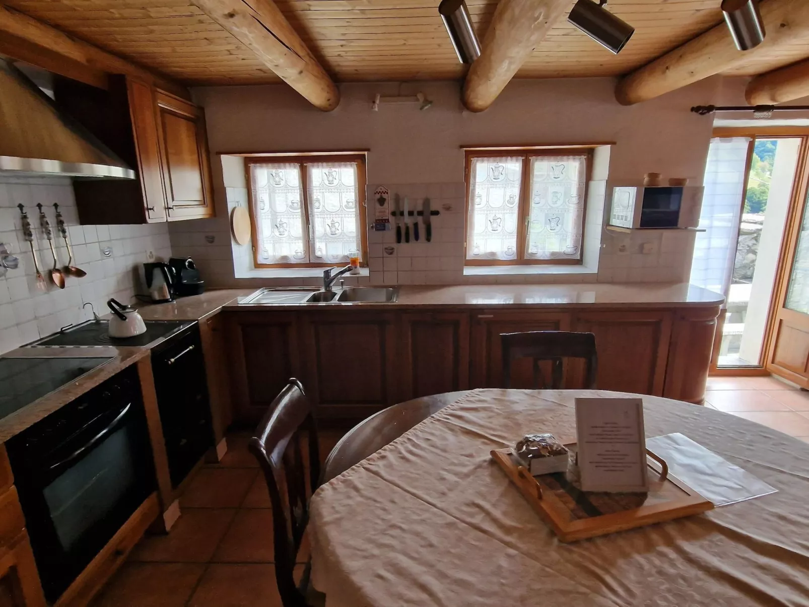 Chalet in den sonnigen Schweizer Südalpen-Binnen