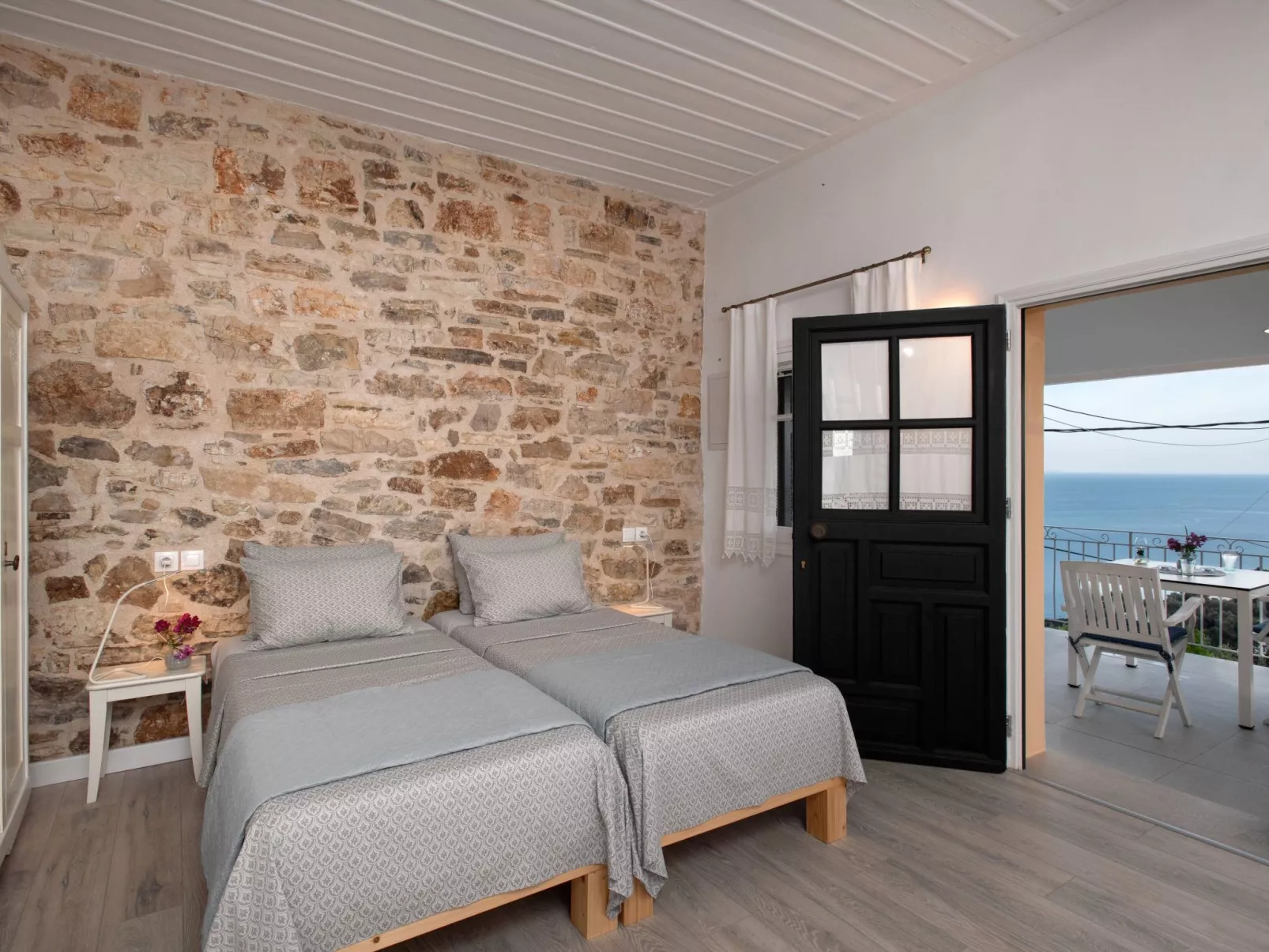 Studio mit atemberaubendem Blick auf das Meer-Image-tags.info