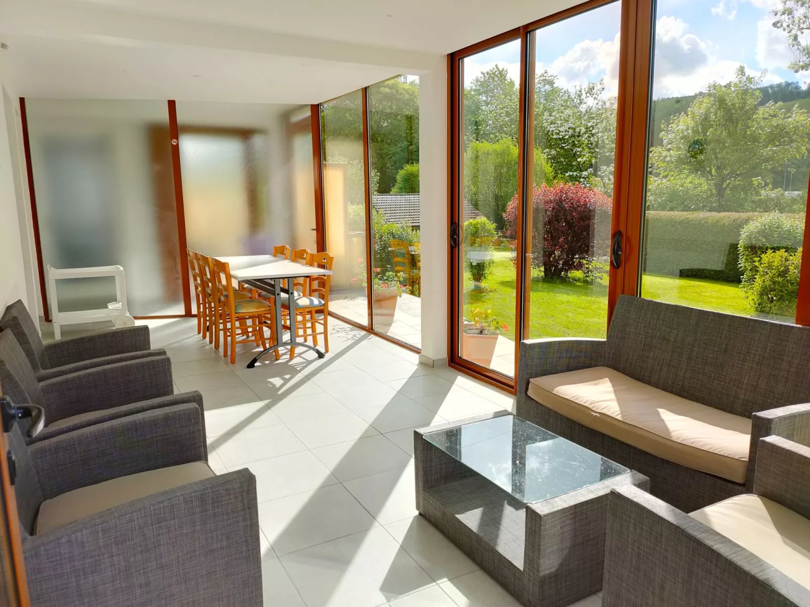 Gite Lys Montagnes du Jura mit Spa Sauna Fluss-Binnen