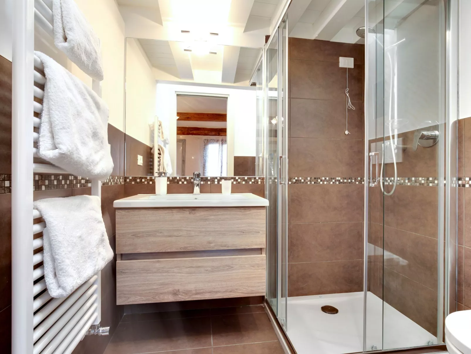 The Countess apartment-Binnen