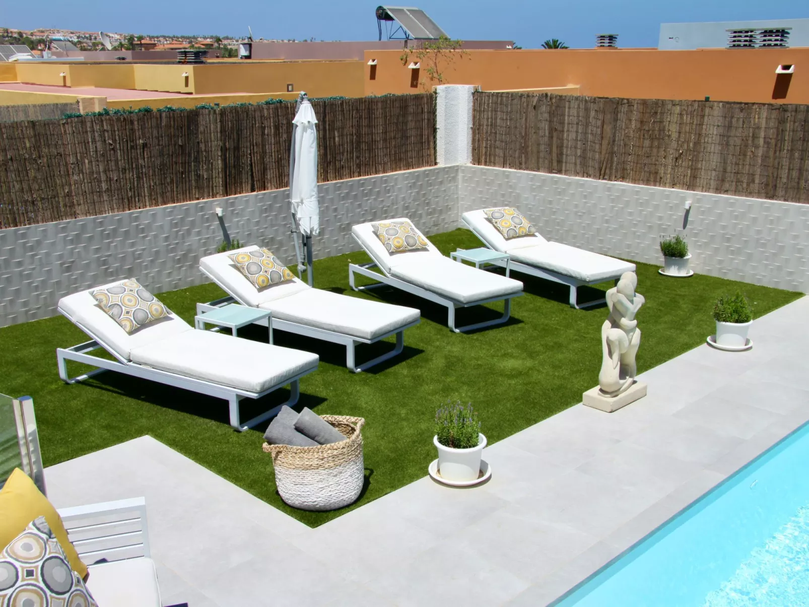 Mit Pool für 2 Personen und 4 Kinder-Binnen