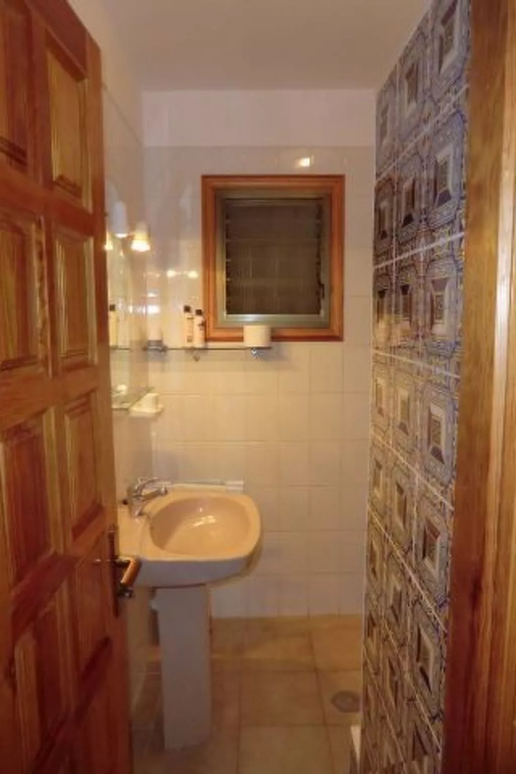 Ruhige Ferienwohnung mit Pool und Meerblick-Binnen