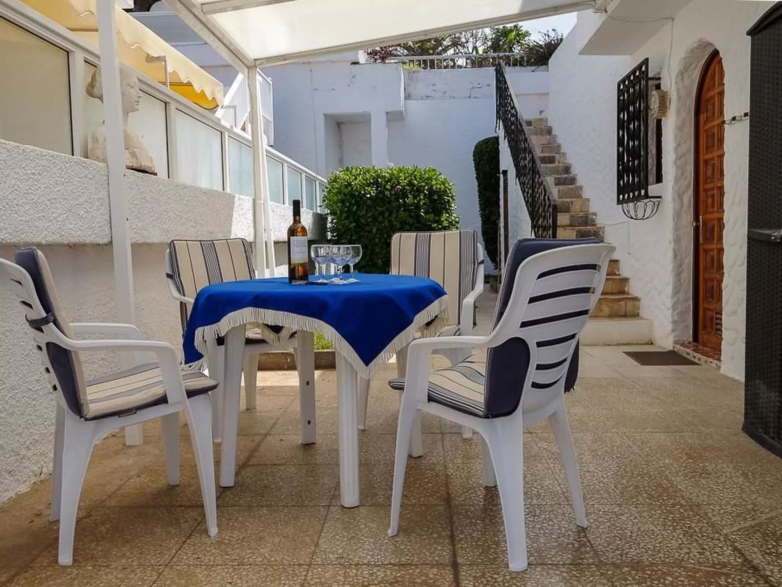 Strandnahes Haus mit Terrasse zum Sonnenuntergang - Buiten