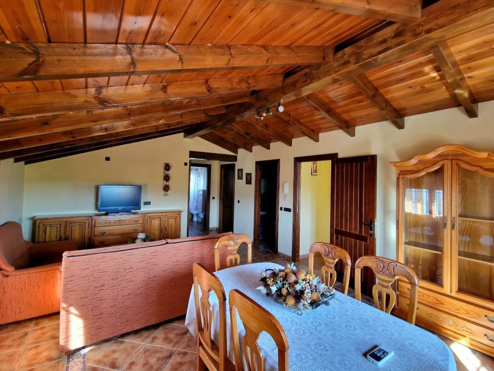 Charmantes Ferienhaus mit Grill und Schwimmingpool-Binnen