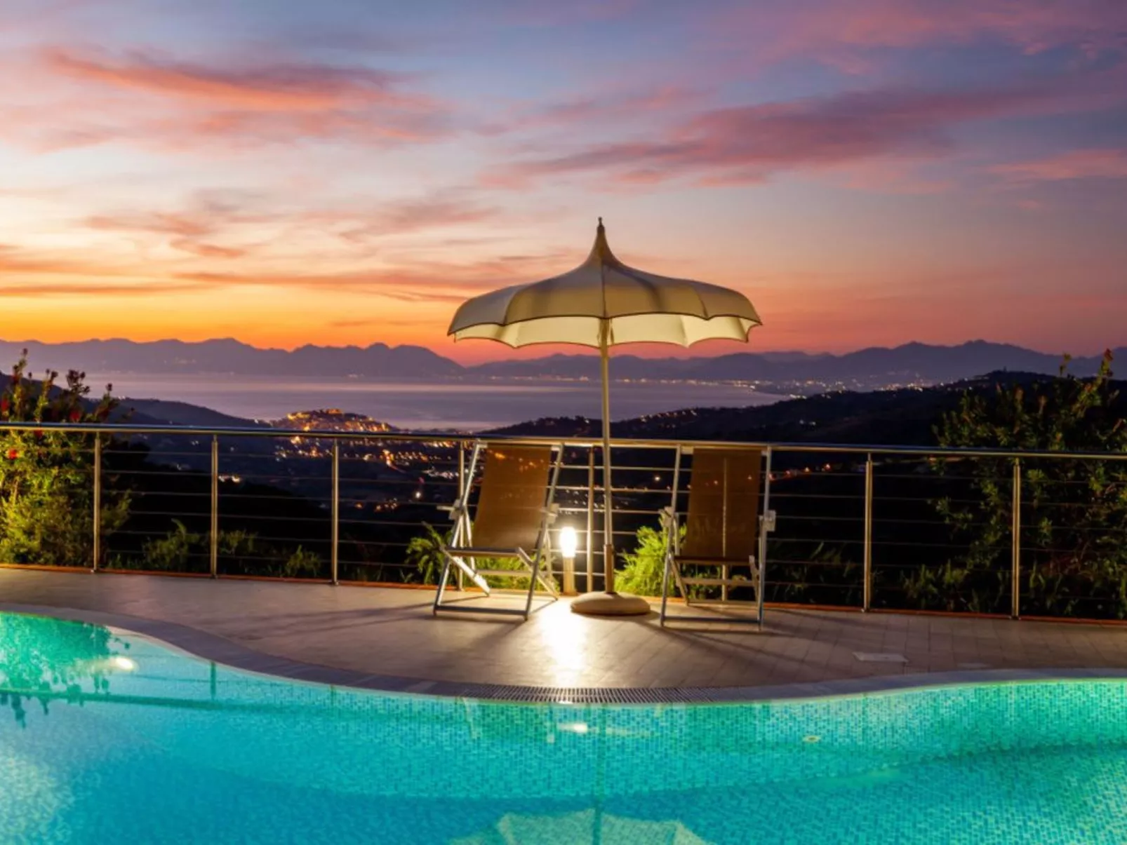 'Granatapfel' mit Pool-Buiten