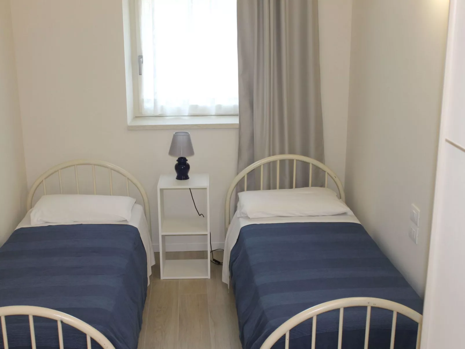 'Vall' mit Privatparkplatz-Binnen