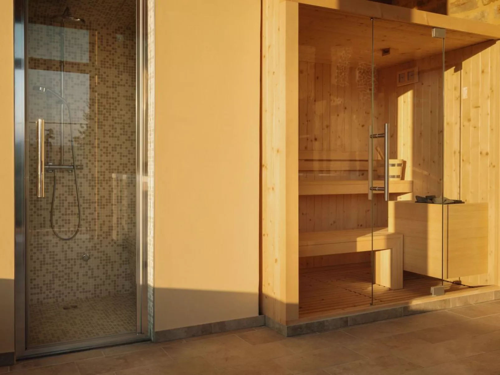 Luxuriöse und erschwingliche Villa mit privatem Pool-Binnen