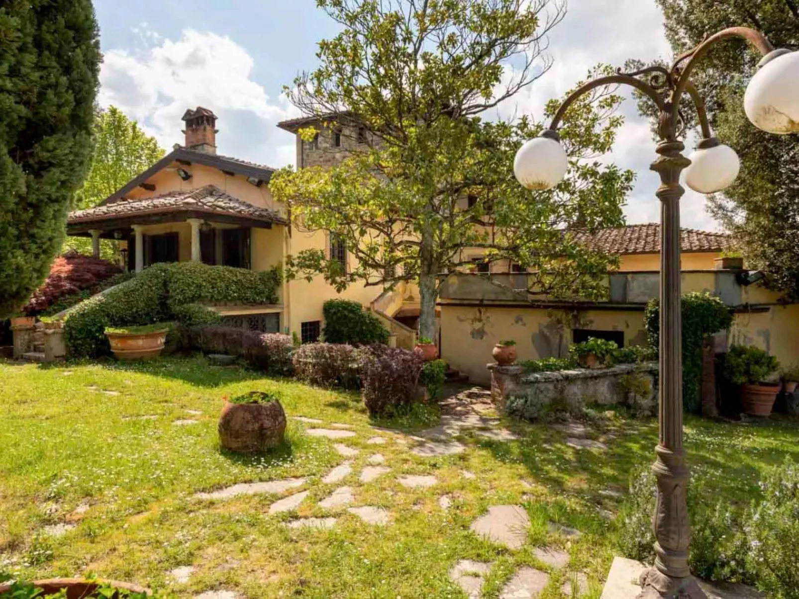 Wunderschöne Villa mit atemberaubender Aussicht und privatem Pool-Buiten