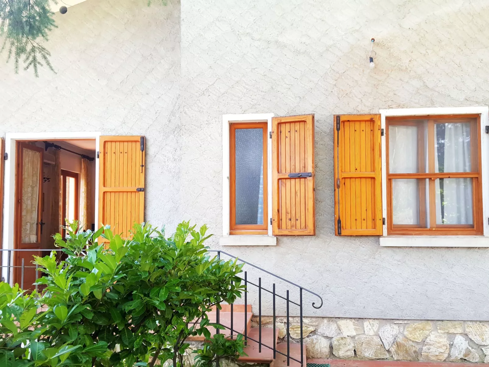Haus inmitten der Natur mit Schwimmbad-Buiten