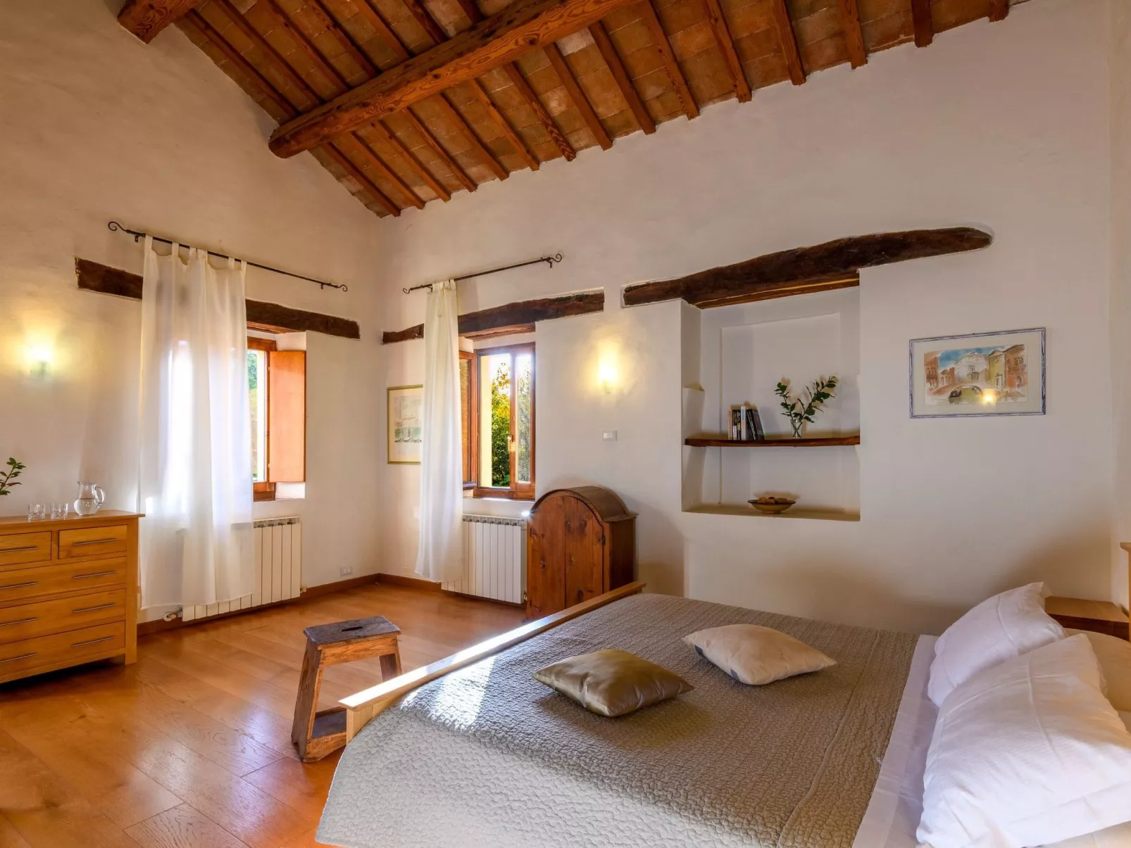 Licht unter den Buchen, Marche Urlaub, privater Pool-Binnen