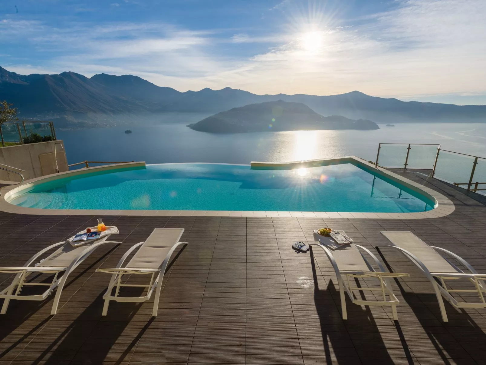 Segesta - Panorama-Außenbereich und Schwimmbad-Buiten